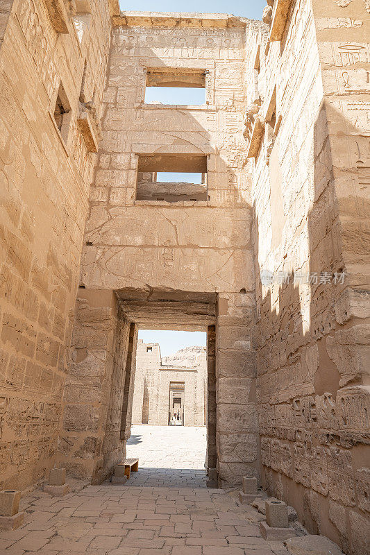 卢克索，Medinet Habu神庙的入口